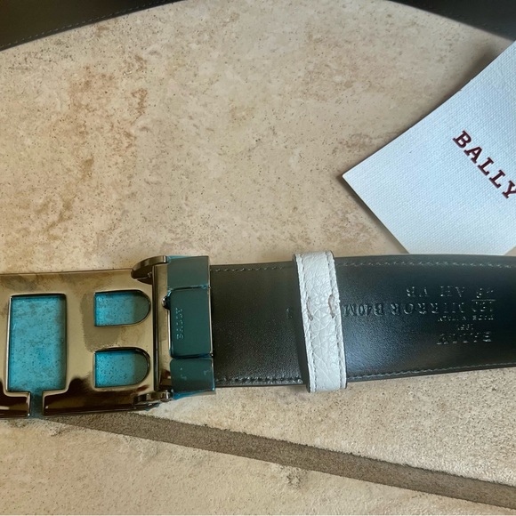 Bally’s Genuine Leather Reversible White/Black Belt w/Tags - Picture 4 of 6